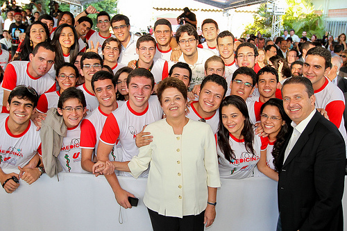 Dilma e estudantes de Medicina UPEGaranhuns