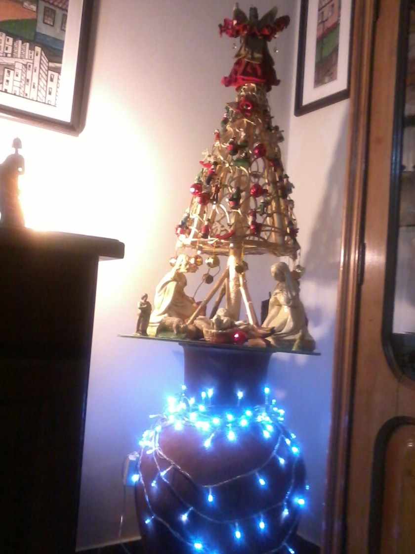 Árvore e presépio cumprem a tradição da casa, que curte o Natal, independentemente de religião - Foto: SE