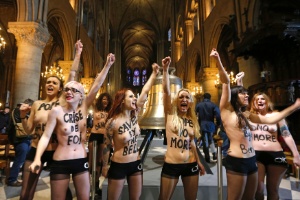 Grupo Femen comemora a renúncia papal - Foto capturada na internet