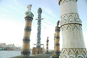 Parte das esculturas do parque, d'onde se avista o Porto do Recife - Foto: PCR
