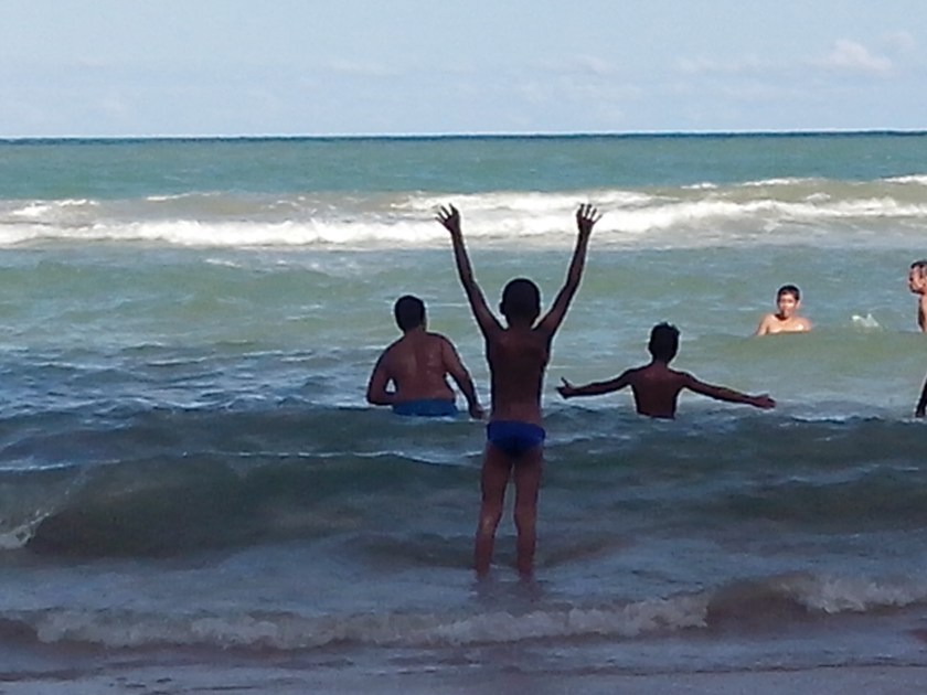 'O mar, quando chega na praia, é bonito, é bonito...!' - Dorival Caymmi