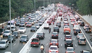 A prefeitura suspendeu o rodízio de placas