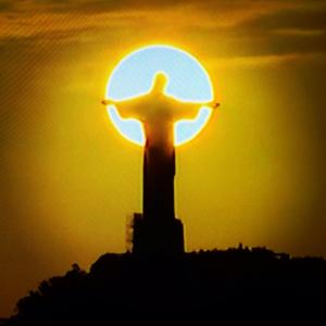 O Redentor ao pôr-do-sol - Foto capturada no FB
