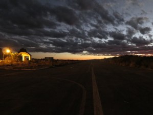 O aeroporto de Montezuma à noite, em foto de Luiz Carlos Azenha/Vi o Mundo
