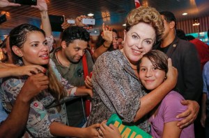 Anna Celina pediu e ganhou seu presente de aniversário: um "selfie" e outras fotos com a presidenta da República