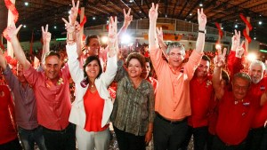 Dilma, Ricardo Coutinho (D) e apoiadores em João Pessoa