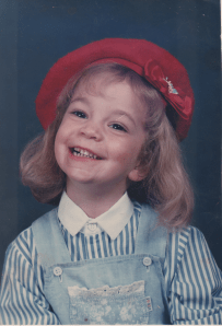 Carol aos 3 anos, quando começou a aprender a "refletir" - Foto: Álbum de família