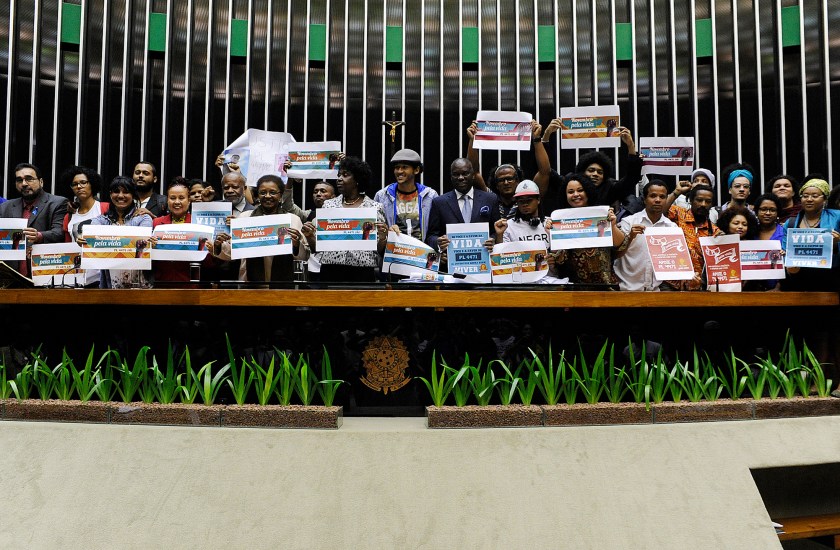 Sessão solene na Câmara dos Deputados, presidida pela deputada Benedita da Silva (PT) , celebra o 20 de Novembro, e reúne movimentos sociais em defesa do PL 4477/2012. Presentes, a ministra da Igualdade Racial, Luiza Bairros e o embaixador de Angola, Nelson Manuel Cosme - Foto: Gabriela Korossy/ Câmara dos Deputados/Fotos Públicas