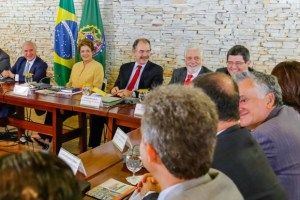 Dilma e seu ministério na primeira reunião do segundo governo - foto: Roberto Stuckert Fo/PR