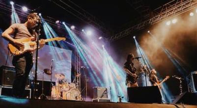 Arthur Fernandes e banda : escolha do voto popular - Foto capturada na página da banda no FB
