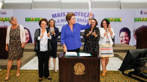 A presidenta Dilma Roussef sanciona a Lei que torna o assassinato de mulheres crime hediondo - Foto: Ricardo Stuckert Filho/PR