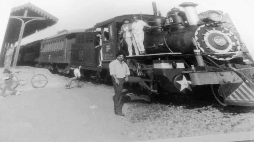 Em Tiradentes, num 21 de abril de 1987, com Beto Novaes e a colega Ciele, repórter e O Globo/Brasília - Toninho Aranha clicou
