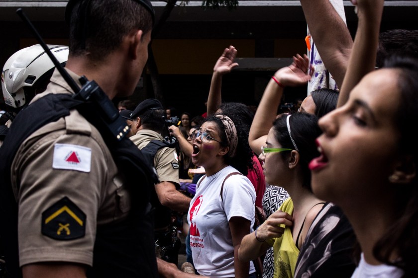 Mulheres contra Cunha em Beagá encaram a polícia - Foto: Caio Santos/Jornalistas Livres
