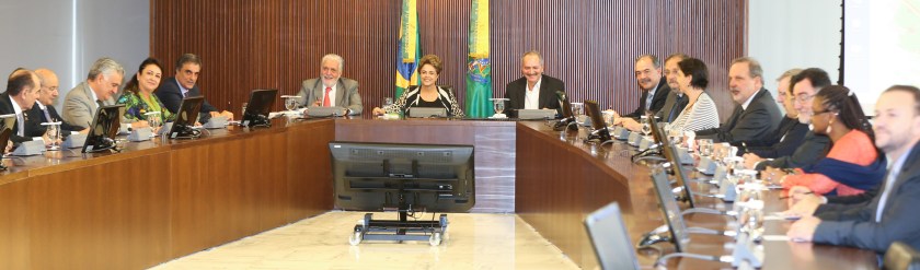 A presidenta Dilma em reunião da coordenação política ampliada: todos os ministros a postos no combate ao golpe paraguaio