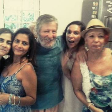 O anfitrião César, rodeado pelas "meninas" da antiga editoria de política : Lúcia Helena, Virgínia Castro, Isabel Zóglio e esta escriba (faltaram a Ângela Rodrigues , Denise Camarano e Denise Mendes)