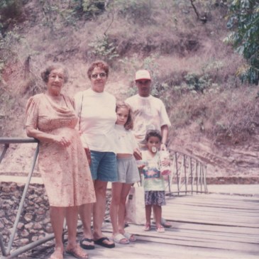 Em Itiuira, com minha mãe, Carol, meu irmão e o filho, Guilherme - 1992