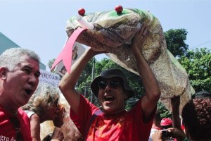 O povo pega no pé Globo em defesa da "jararaca" - Fotos: Mídia Ninja