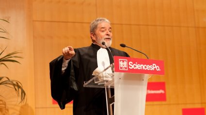 Lula , o primeiro latino-americano a recebero titulo de Doutor Honoris Causa do Instituto Scienses Po - Paris, 2011