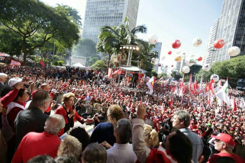 A presidenta Dilma Roussef e o povo no Anhangabaú: "Fica, querida!" - Fotos Mídia Ninja