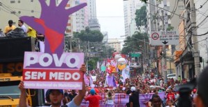 A Frente Povo Sem Medo é boa de luta. Nesta foto, mobilização #ForaCunha, em São Paulo - Foto capturada no portal Vemelho