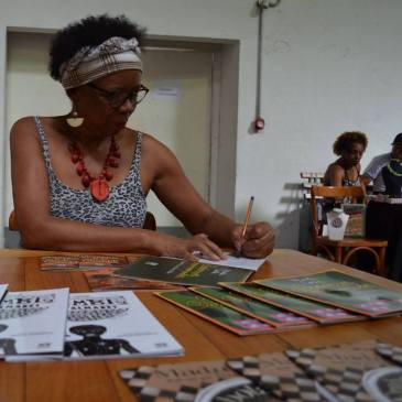 Madu Costa em ação - Foto capturada no FB da autora