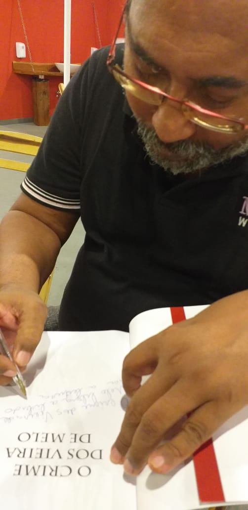 Liba autografa O crime dos Vieira de Melo