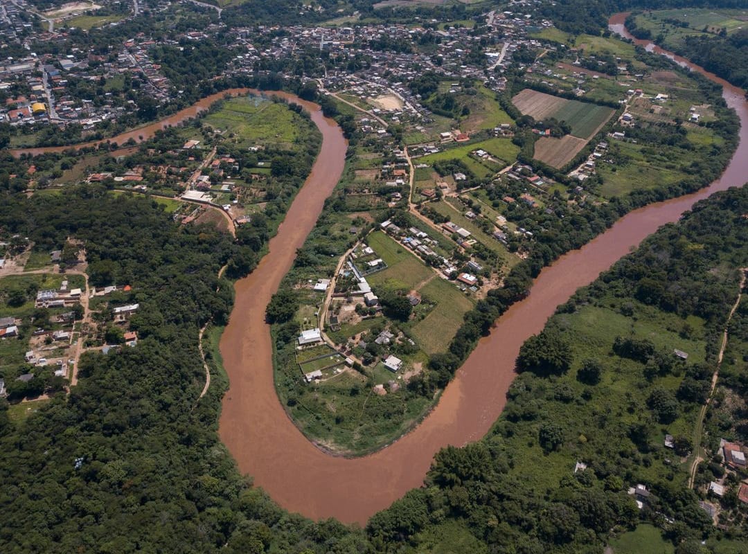 Brumadinho e o Rio Paraopeba - vista aérea