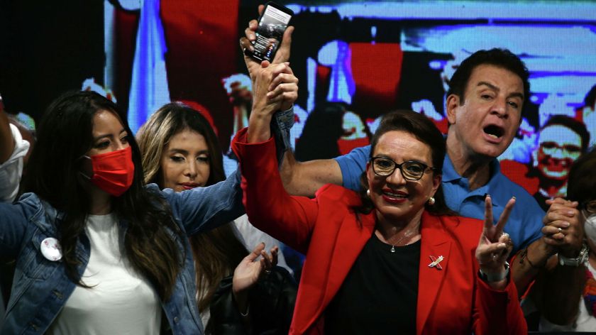 Xiomara Castro -Vermelho