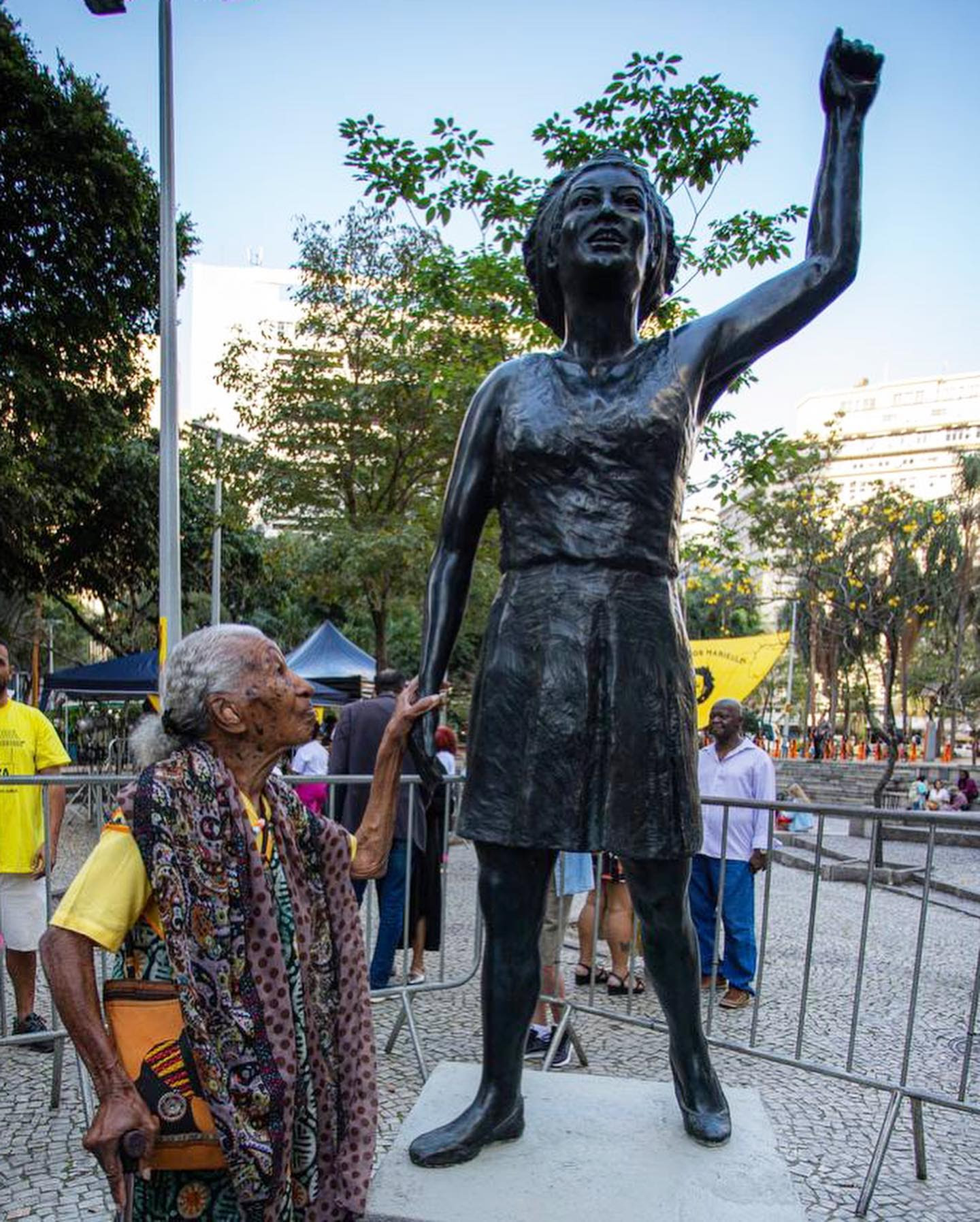 Dona Maria e a estátura de Marielle Franco - InstMF