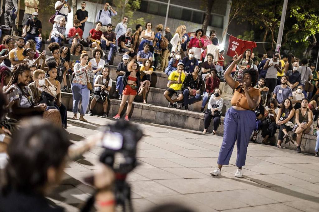 Música e poesia Slam com DJ Lene e MC Marisa