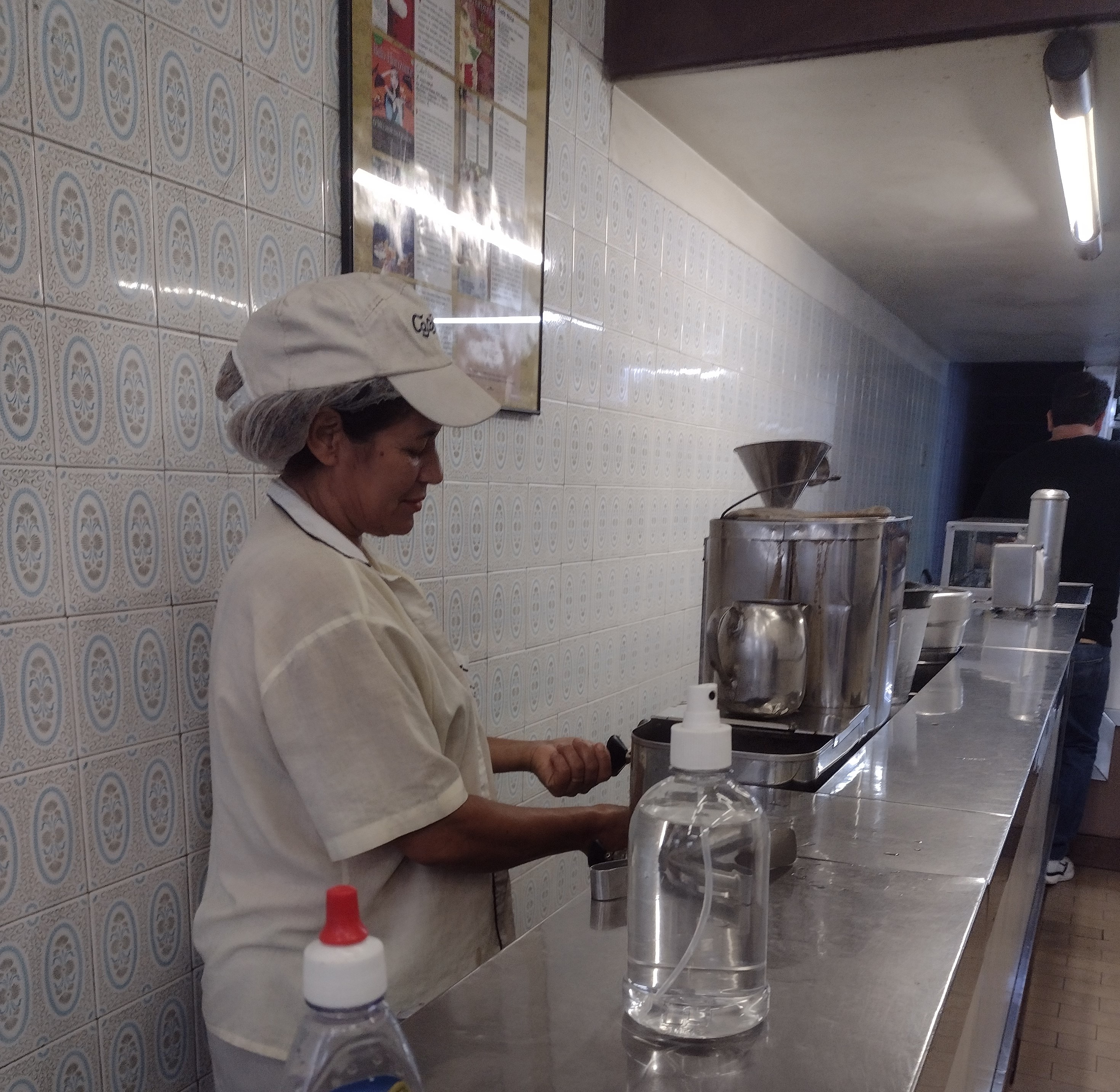 Ilamira - garçonete Café Nice BH